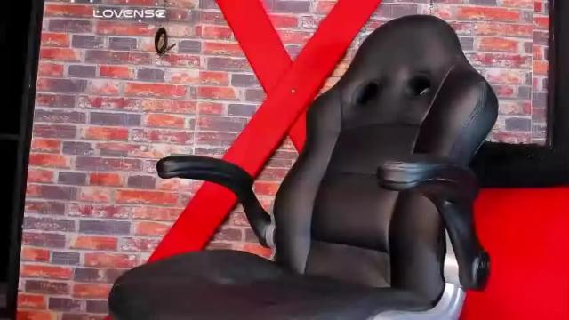 Image 10 of breastylola Stream on Chaturbate on 15 months ago