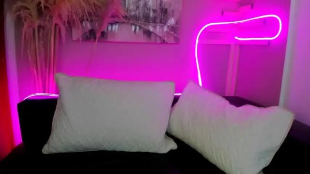 Image 12 of brenda_rouuse Stream on Chaturbate on 20 months ago