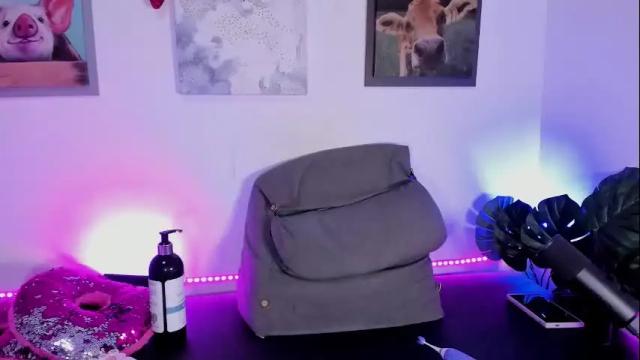 Image 12 of bri_cullen Stream on Chaturbate on 5 months ago