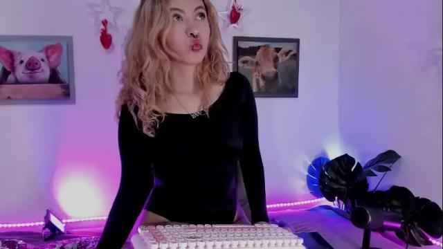 Image 12 of bri_cullen Stream on Chaturbate on 5 months ago