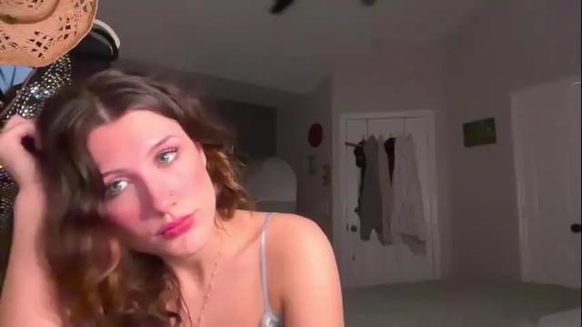 Image 2 of briadominick Stream on Chaturbate on 4 months ago