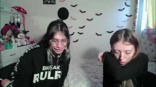 Image 4 of briarandblair Stream on Chaturbate on 5 months ago
