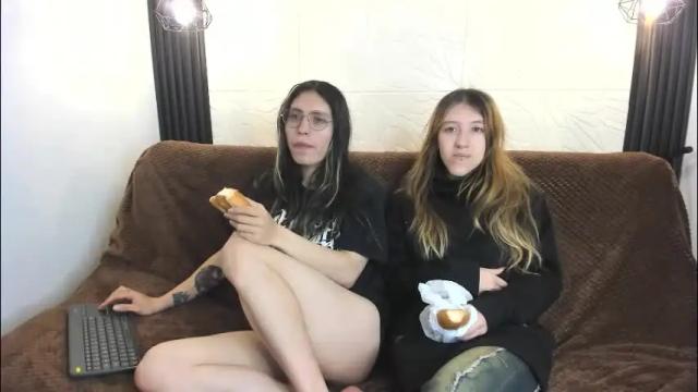 Image 4 of briarandblair Stream on Chaturbate on 2 months ago