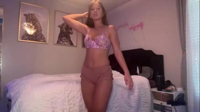 Image 4 of brielledaviss Stream on Chaturbate on 1 month ago