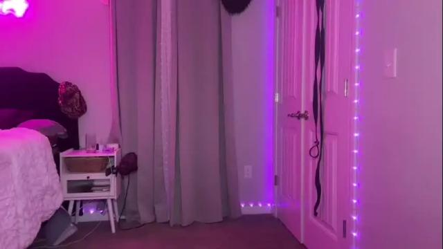 Image 12 of brielledaviss Stream on Chaturbate on 29 days ago