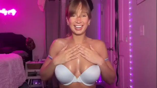 Image 4 of brielledaviss Stream on Chaturbate on 29 days ago