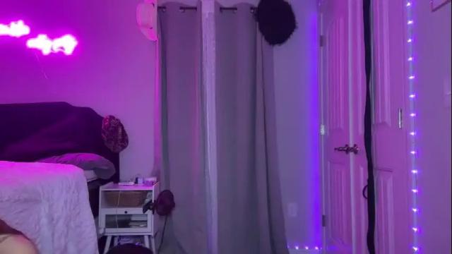 Image 12 of brielledaviss Stream on Chaturbate on 27 days ago