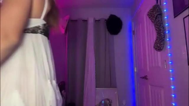 Image 11 of brielledaviss Stream on Chaturbate on 2 months ago