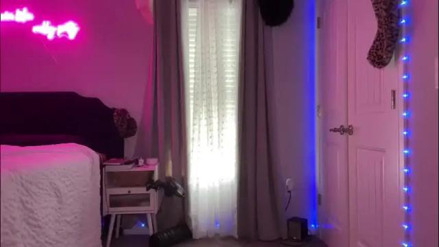 Image 6 of brielledaviss Stream on Chaturbate on 2 months ago