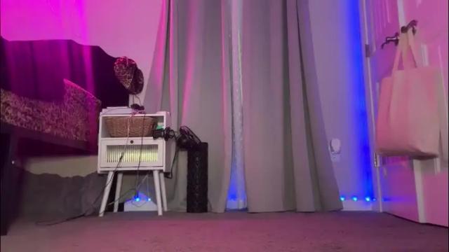 Image 10 of brielledaviss Stream on Chaturbate on 2 months ago