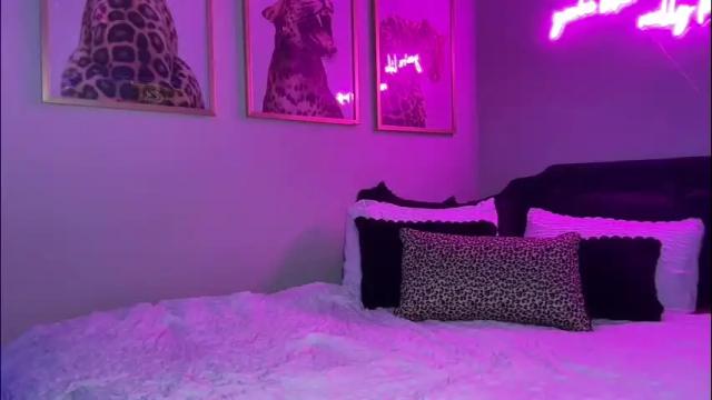 Image 3 of brielledaviss Stream on Chaturbate on 1 month ago