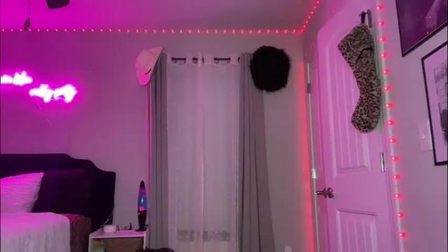 Image 6 of brielledaviss Stream on Chaturbate on 1 month ago