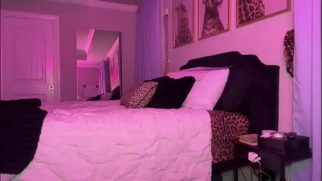 Image 11 of brielledaviss Stream on Chaturbate on 16 days ago