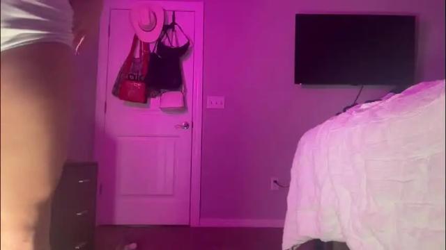 Image 10 of brielledaviss Stream on Chaturbate on 12 days ago