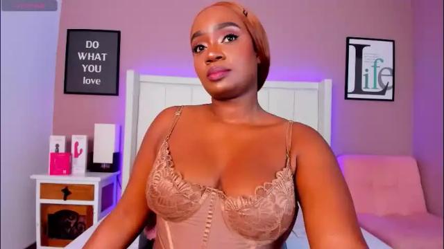 Image 2 of britanymooree Stream on Chaturbate on 26 days ago