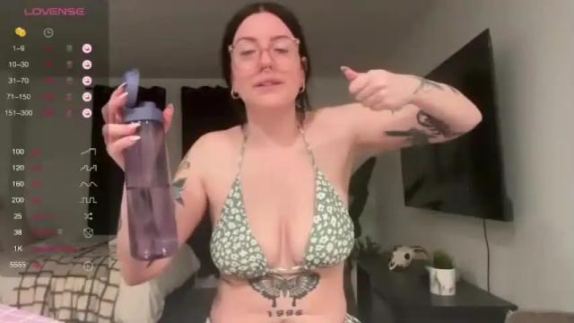 Image 12 of britbrattherat Stream on Chaturbate on 14 months ago
