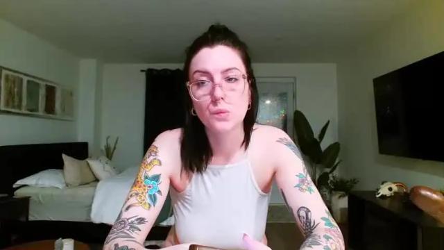 Image 4 of britbrattherat Stream on Chaturbate on 13 months ago