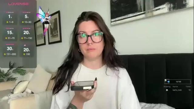 Image 2 of britbrattherat Stream on Chaturbate on 1 month ago