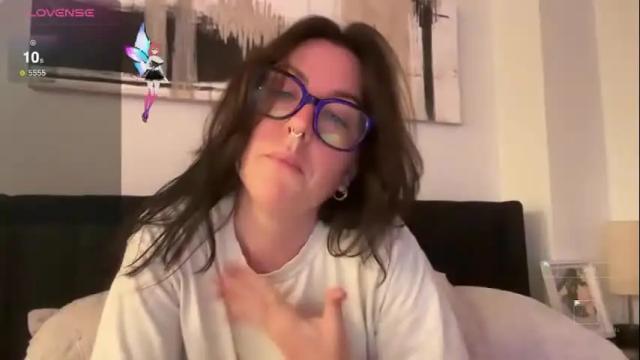 Image 4 of britbrattherat Stream on Chaturbate on 26 days ago