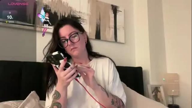 Image 4 of britbrattherat Stream on Chaturbate on 17 days ago