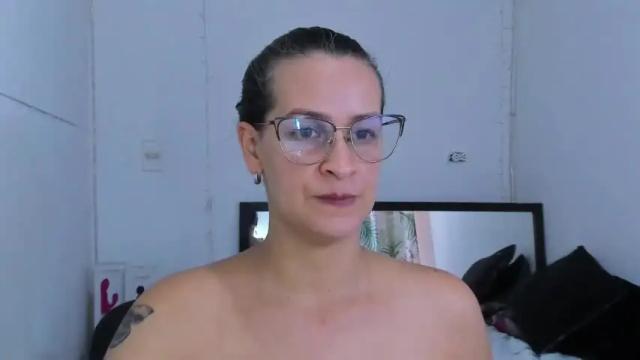 Image 4 of britneeytaylor Stream on Chaturbate on 14 months ago