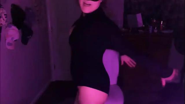 Image 3 of britneybuckly Stream on Chaturbate on 2 days ago