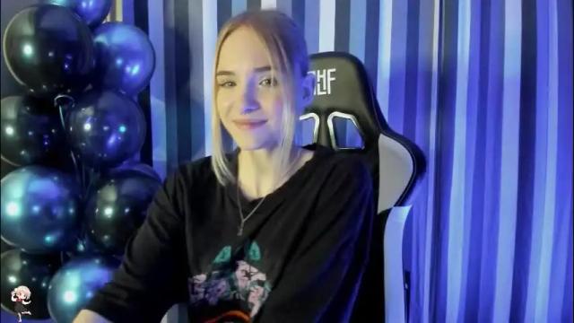 Image 2 of brittany_bird Stream on Chaturbate on 5 months ago