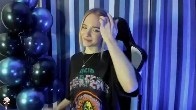 Image 3 of brittany_bird Stream on Chaturbate on 5 months ago