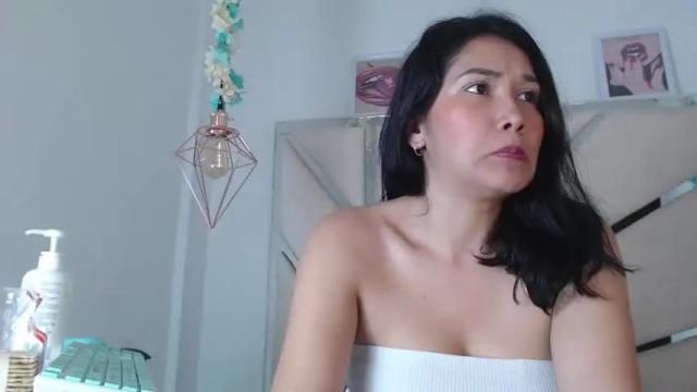 Image 12 of brittany_bruklin1022 Stream on Chaturbate on 14 months ago