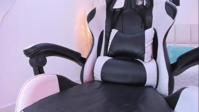 Image 8 of brittany_cute18 Stream on Chaturbate on 25 days ago