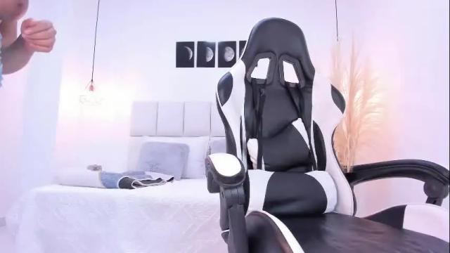 Image 11 of brittany_cute18 Stream on Chaturbate on 7 days ago