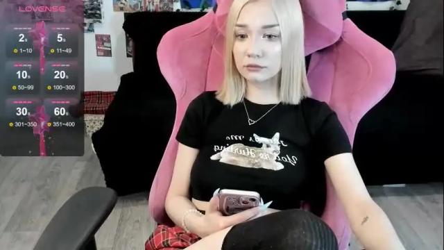 Image 3 of broodmommyy3 Stream on Chaturbate on 1 month ago