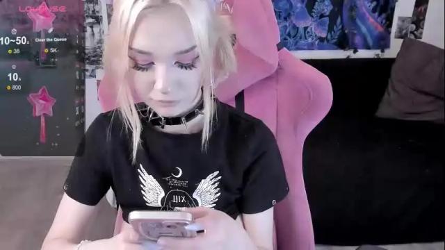 Image 11 of broodmommyy3 Stream on Chaturbate on 27 days ago