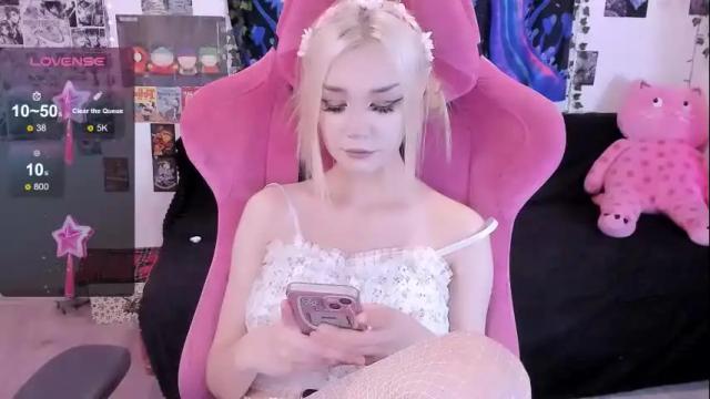 Image 2 of broodmommyy3 Stream on Chaturbate on 14 days ago