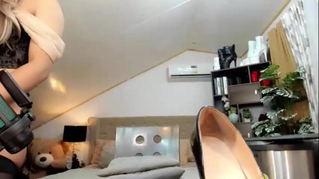 Image 4 of brooke_lynnhyts Stream on Chaturbate on 4 days ago