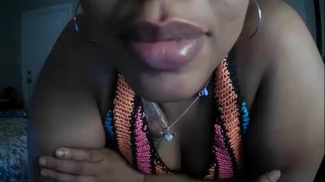 Image 6 of brownroundgoldie Stream on Chaturbate on 1 month ago