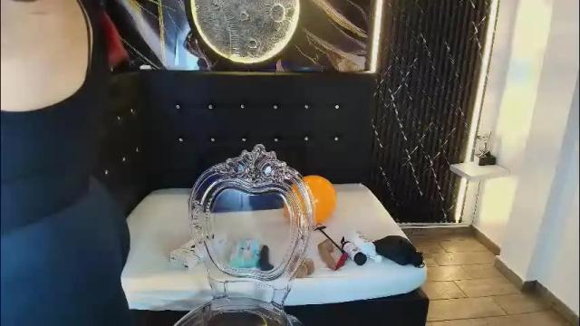 Image 2 of bruja_scarlata Stream on Chaturbate on 1 month ago