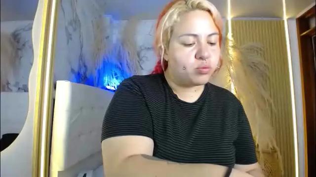 Image 4 of bruja_scarlata Stream on Chaturbate on 1 month ago