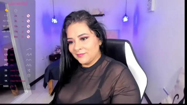Image 3 of brunnasmith_ Stream on Chaturbate on 13 months ago