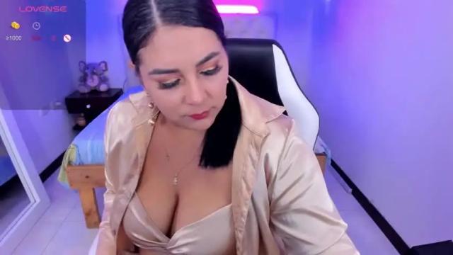 Image 2 of brunnasmith_ Stream on Chaturbate on 12 months ago