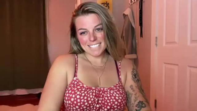 Image 2 of bumble_bees45 Stream on Chaturbate on 21 months ago