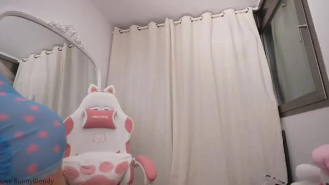 Image 7 of bunnyblondy Stream on Chaturbate on 1 month ago