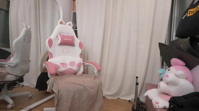 Image 2 of bunnyblondy Stream on Chaturbate on 21 days ago