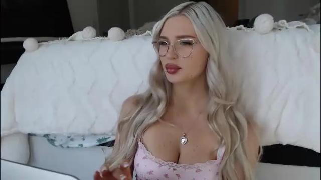 Image 3 of bunnykhalessi Stream on Chaturbate on 1 month ago