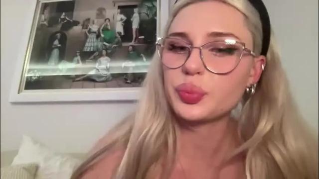 Image 3 of bunnykhalessi Stream on Chaturbate on 7 days ago