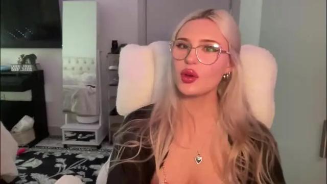 Image 2 of bunnykhalessi Stream on Chaturbate on 22 hours ago