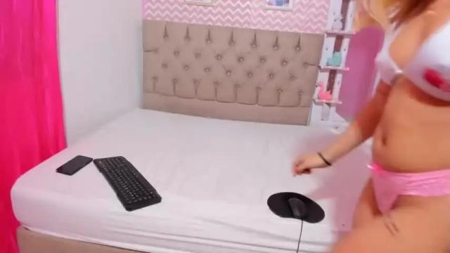 Image 4 of burbuja_evans Stream on Chaturbate on 13 months ago