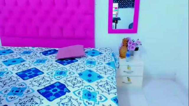 Image 7 of burbuja_evans Stream on Chaturbate on 13 months ago