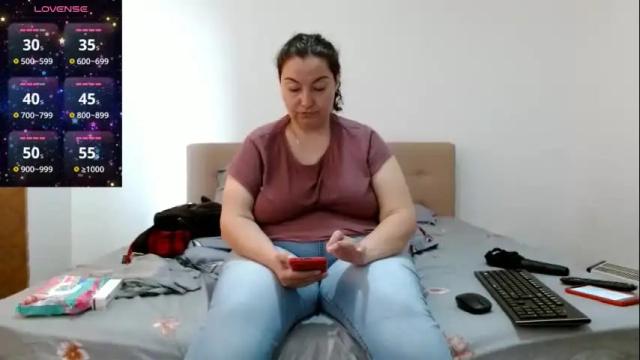 Image 6 of bustyemma Stream on Chaturbate on 1 month ago