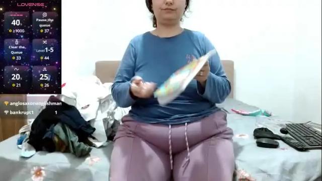Image 11 of bustyemma Stream on Chaturbate on 1 month ago